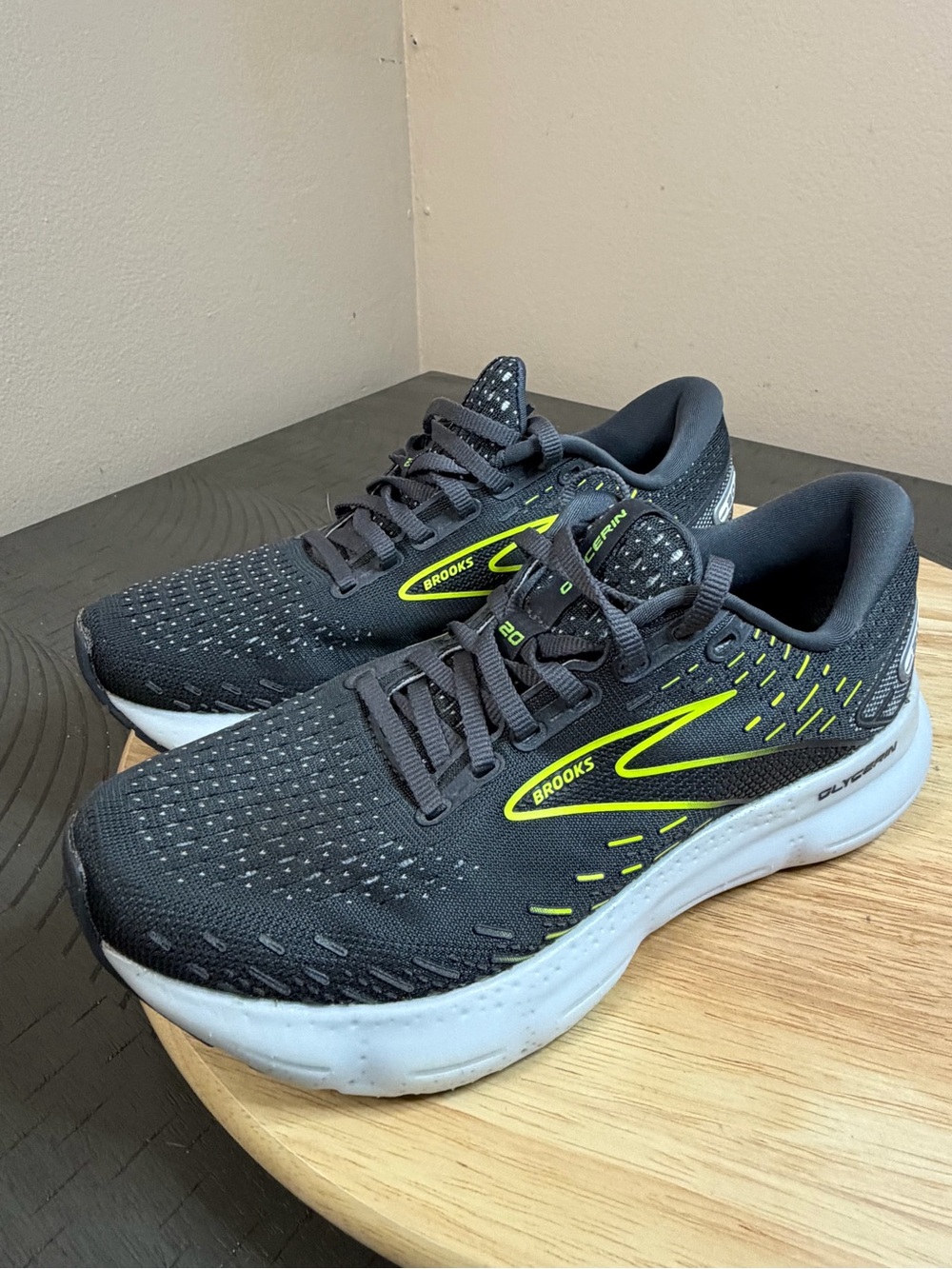Brooks women’s glycerin 20 running shoes